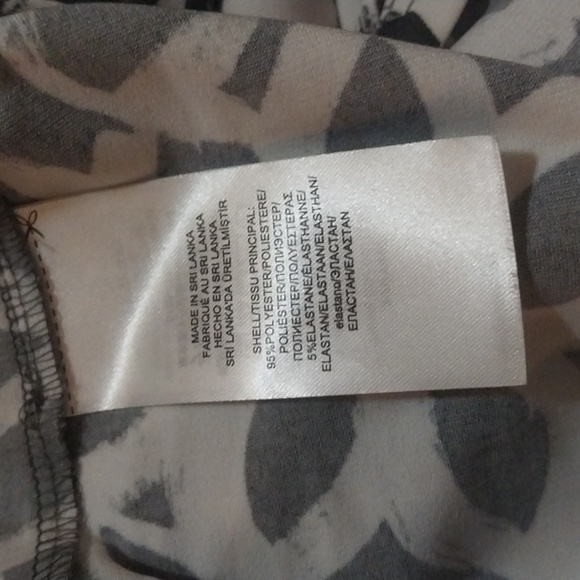 Gray and white Ralph Lauren 3/4 sleeve v-neck dress, size 4 - Picture 9 of 10